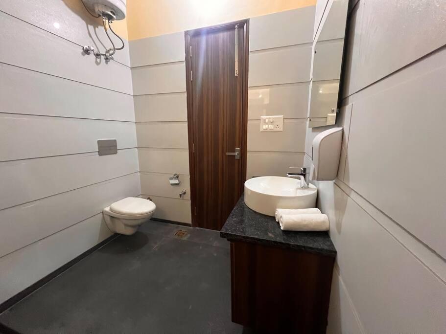 5Bhk Home Away From Home At Ranjit Avenue Amritsar Exterior foto