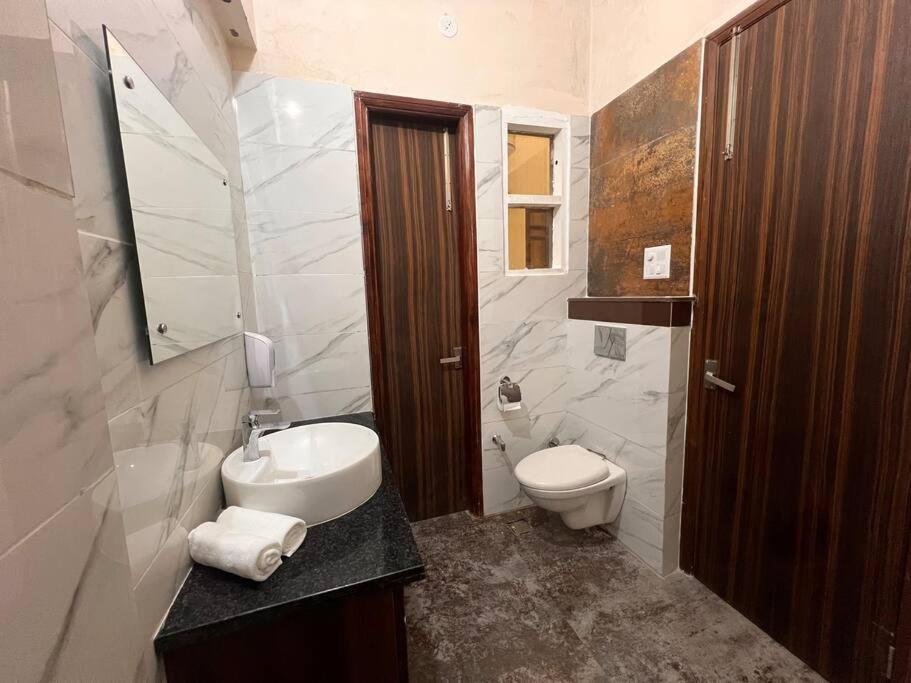 5Bhk Home Away From Home At Ranjit Avenue Amritsar Exterior foto