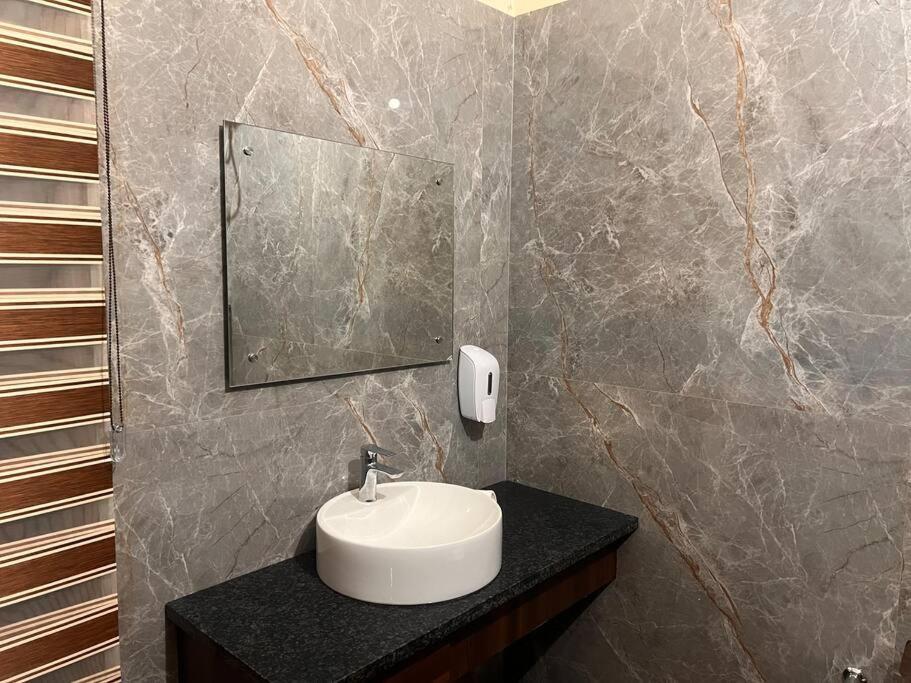 5Bhk Home Away From Home At Ranjit Avenue Amritsar Exterior foto